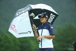 ゴルフ　雨　対策　雨の日　服装