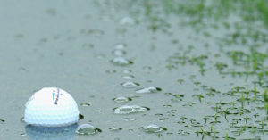 ゴルフ　雨　対策