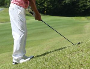 ゴルフレッスン　傾斜　練習方法